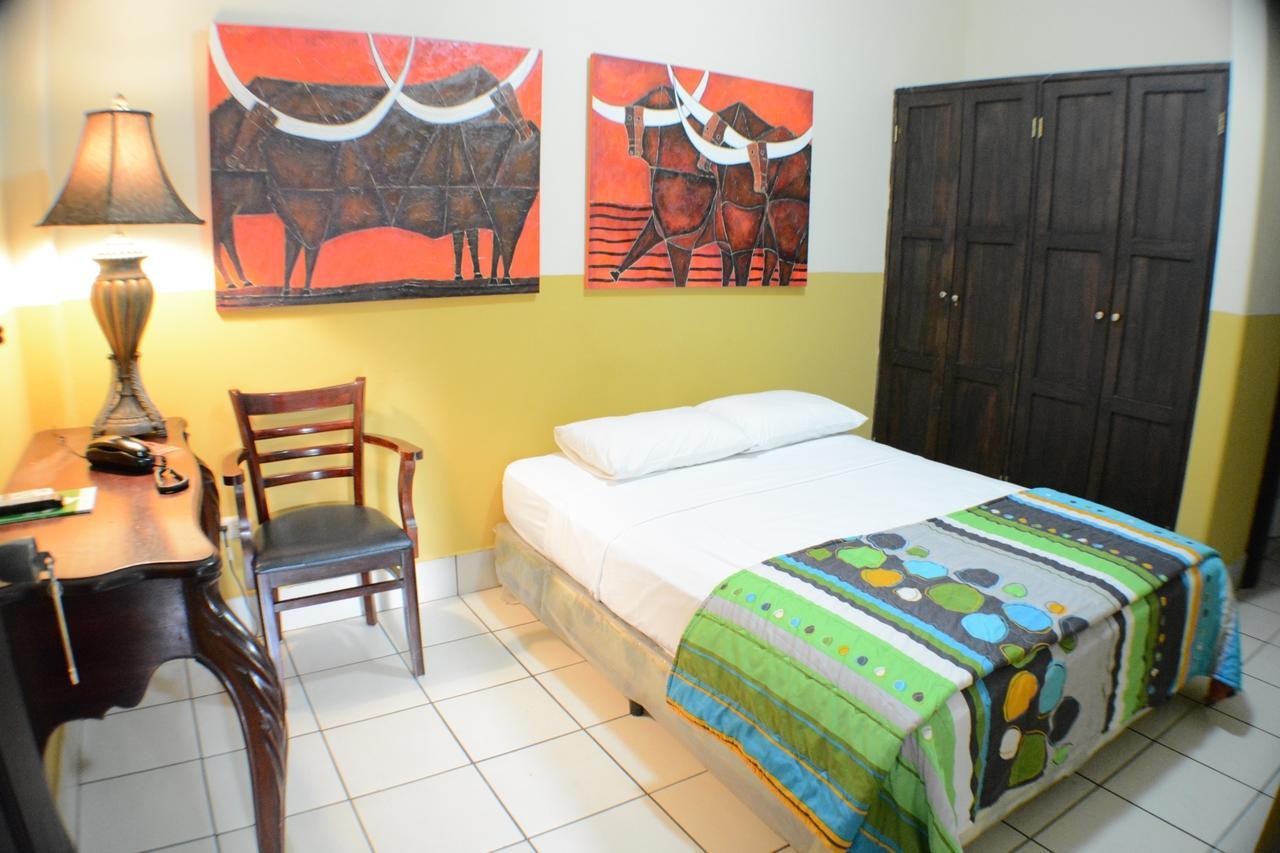 Hotel Los Balcones De Chinandega Buitenkant foto