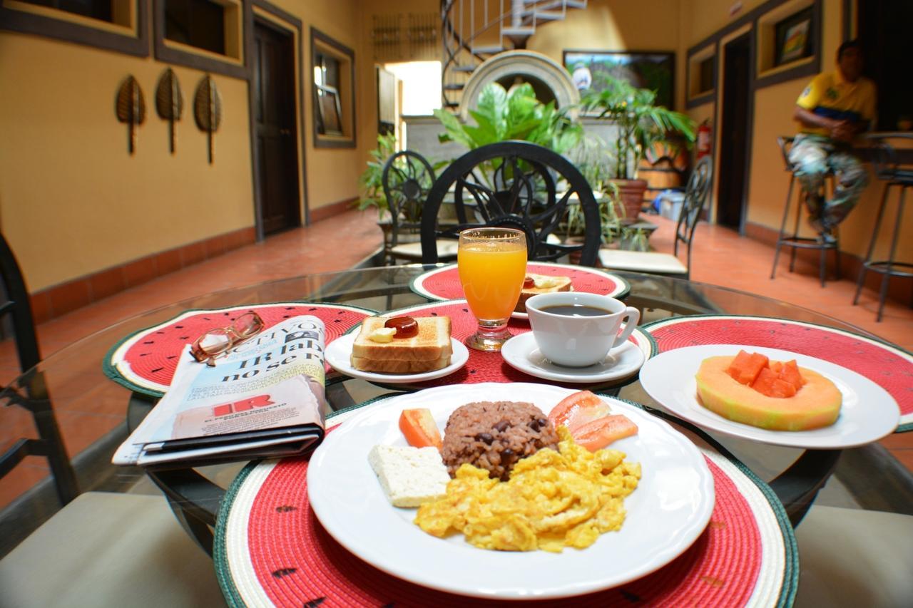 Hotel Los Balcones De Chinandega Buitenkant foto
