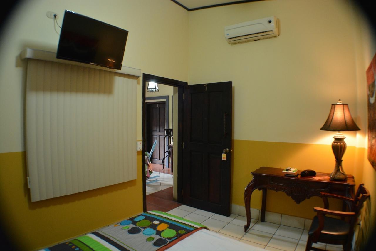Hotel Los Balcones De Chinandega Buitenkant foto