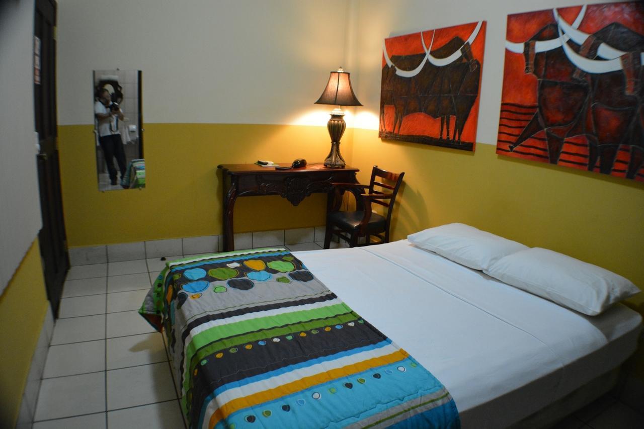 Hotel Los Balcones De Chinandega Buitenkant foto