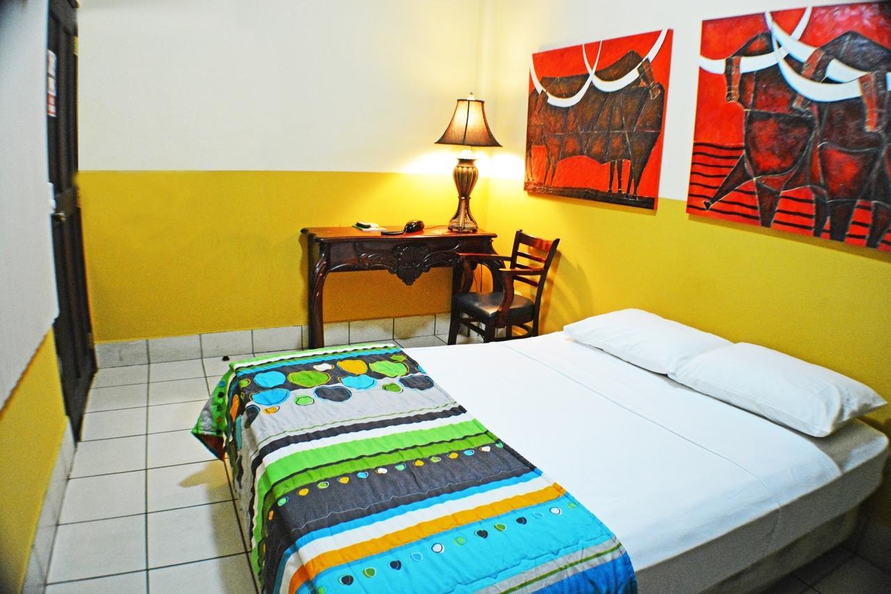 Hotel Los Balcones De Chinandega Kamer foto