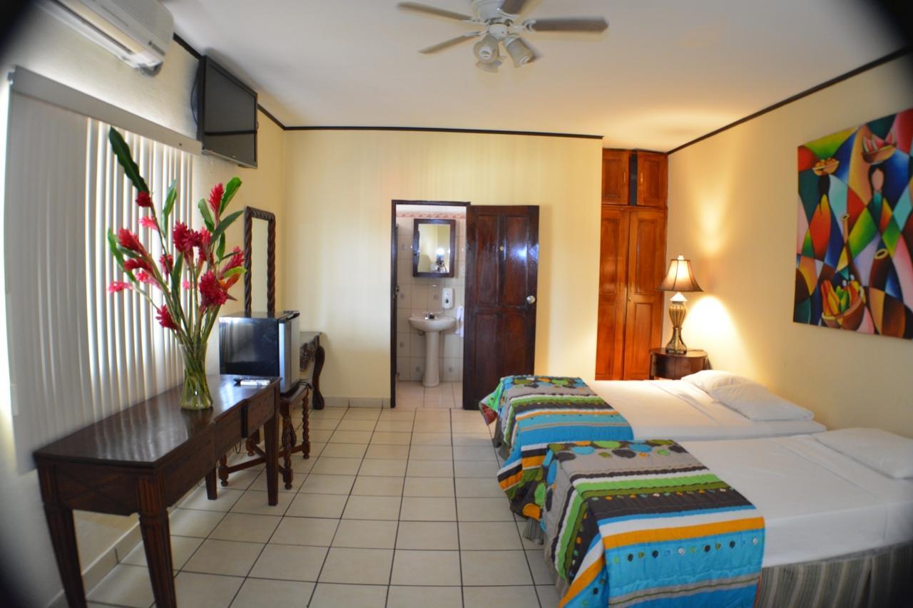 Hotel Los Balcones De Chinandega Buitenkant foto