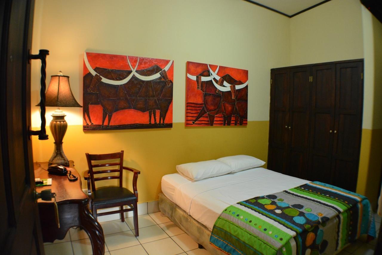 Hotel Los Balcones De Chinandega Buitenkant foto