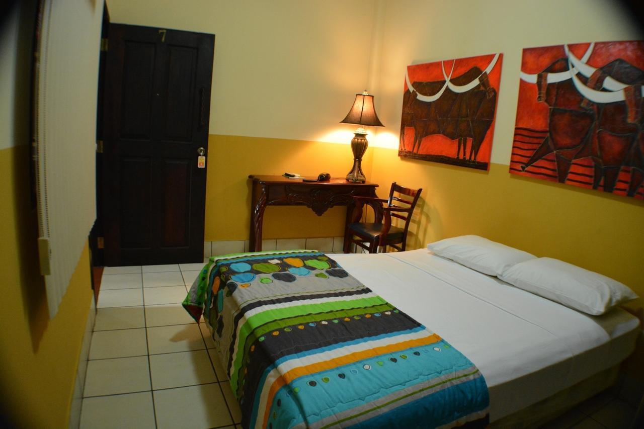 Hotel Los Balcones De Chinandega Buitenkant foto
